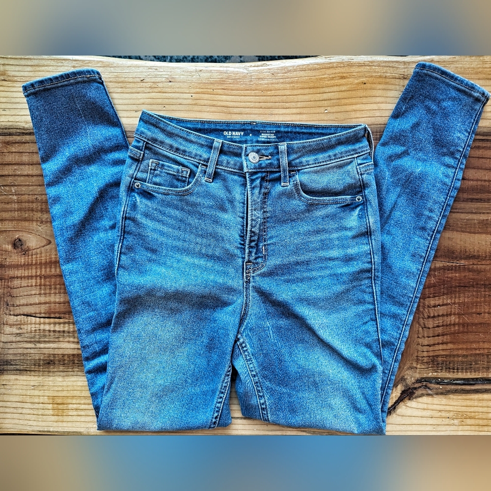 Old Navy Rockstar Super Skinny Extreme High-Rise